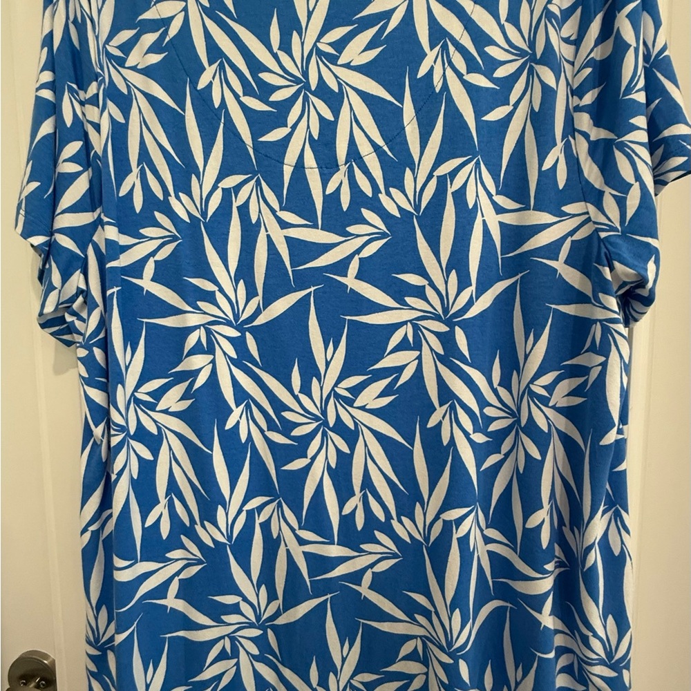 JM Collection Plus Size Women’s Blue and White Bamboo Leaf Tee